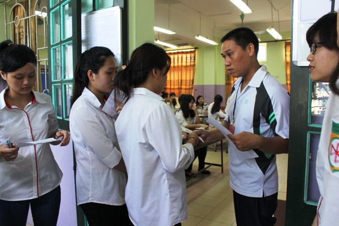 Ngày thi thứ nhất Đề thi phù hợp với chuẩn kiến thức của chương trình